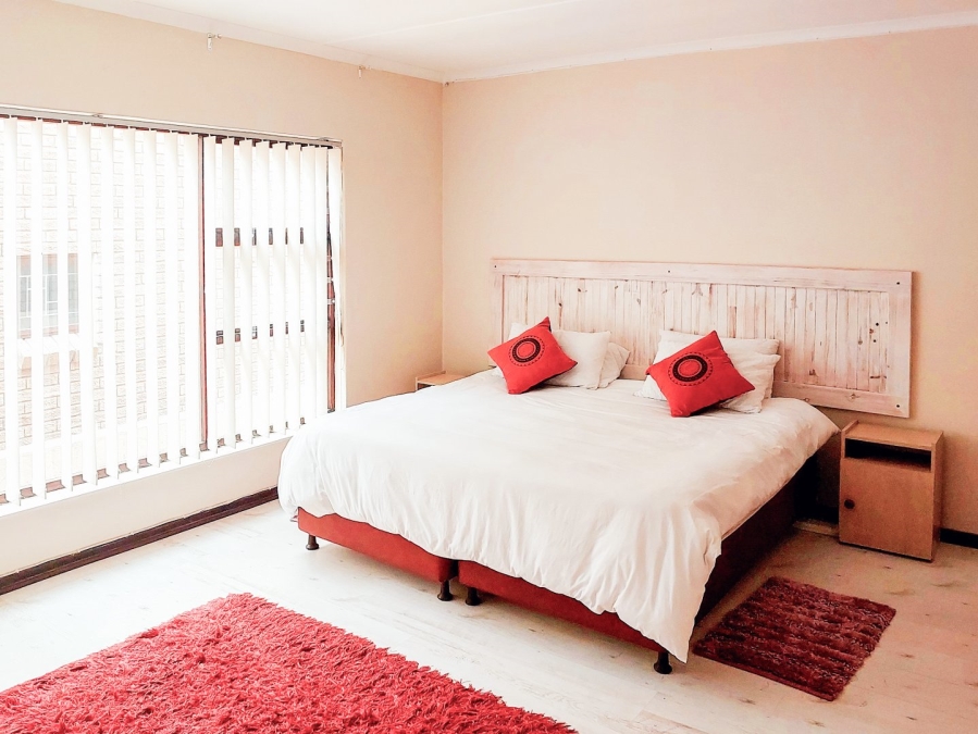 6 Bedroom Property for Sale in McDougall